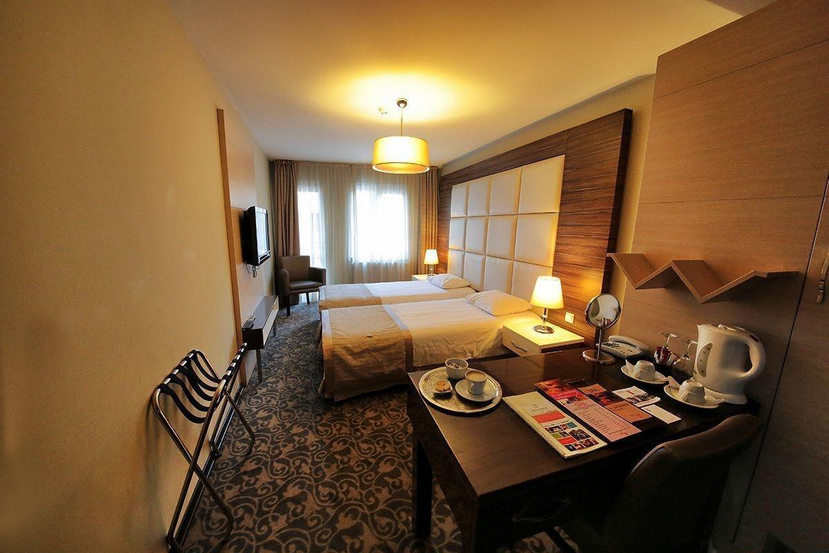 Derpa Hotel Istanbul Exterior photo