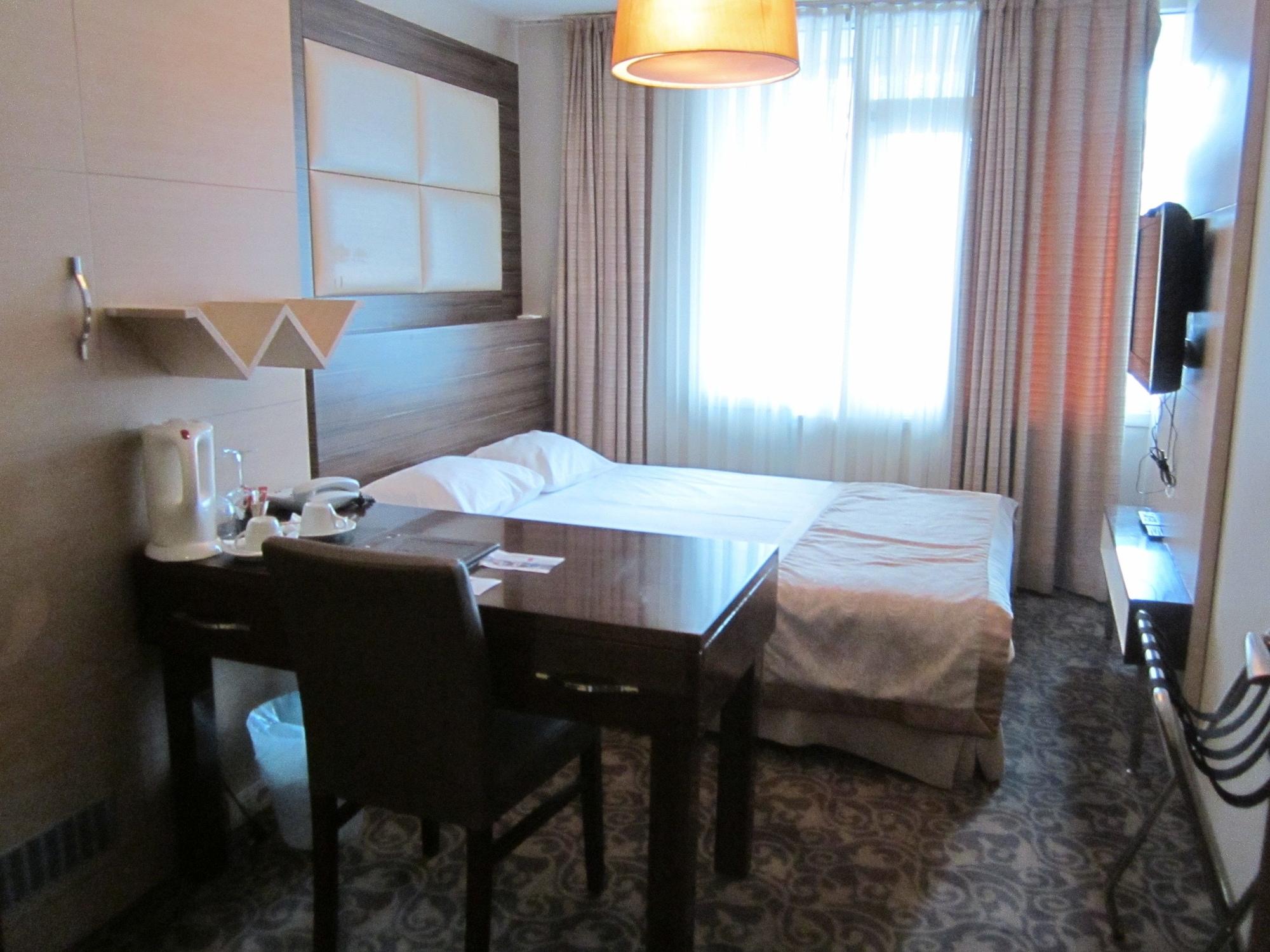 Derpa Hotel Istanbul Exterior photo