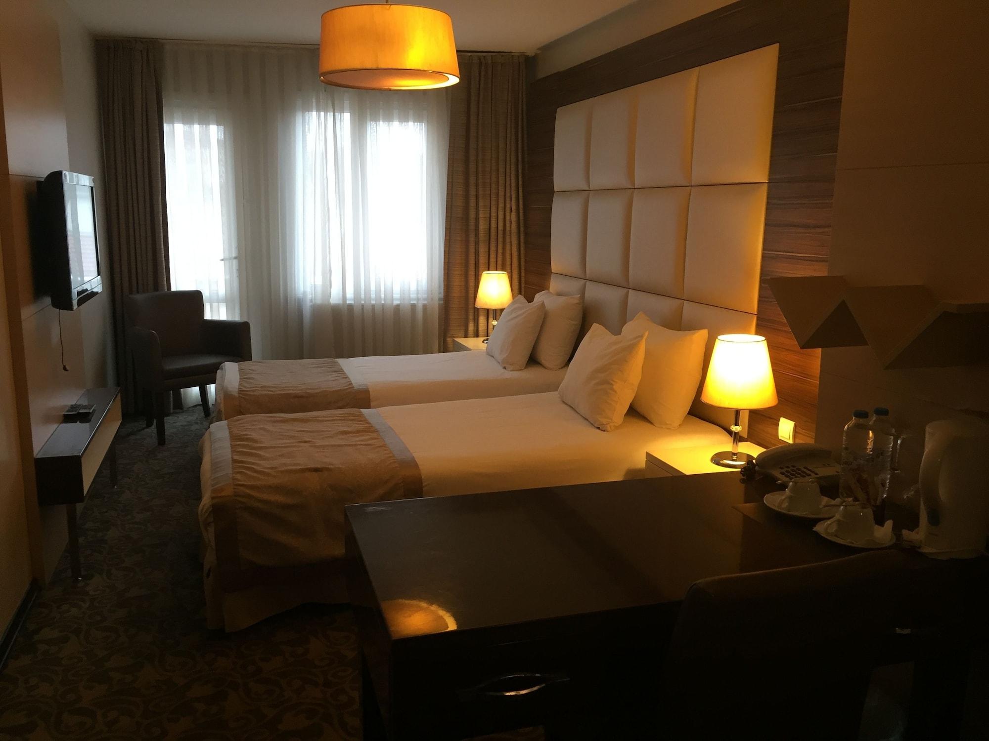 Derpa Hotel Istanbul Exterior photo