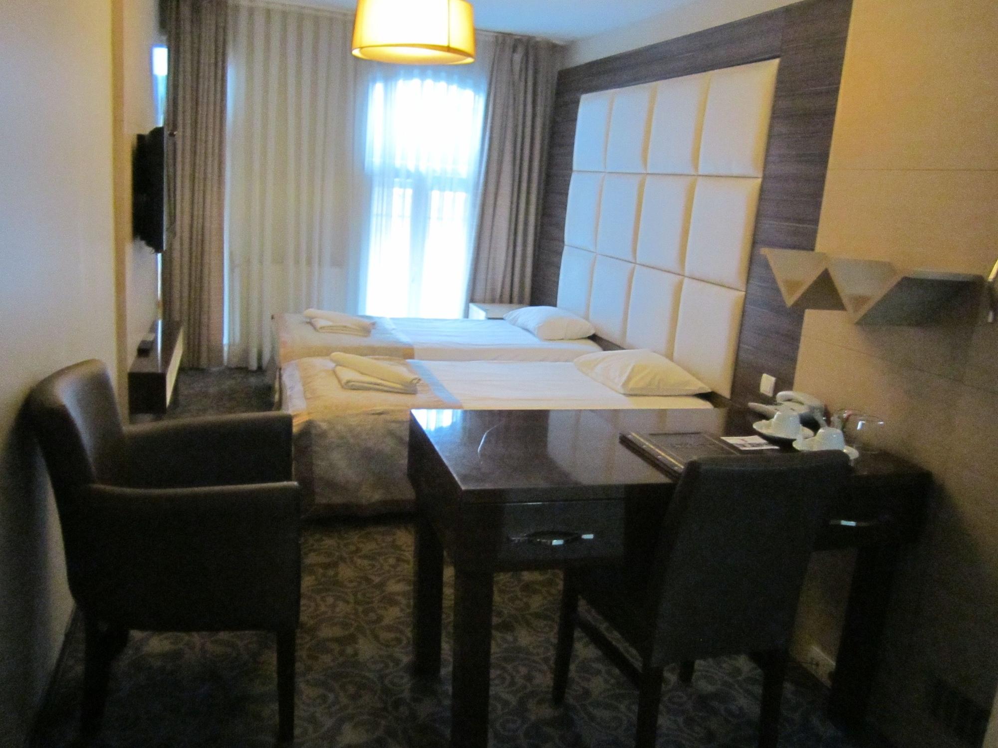 Derpa Hotel Istanbul Exterior photo