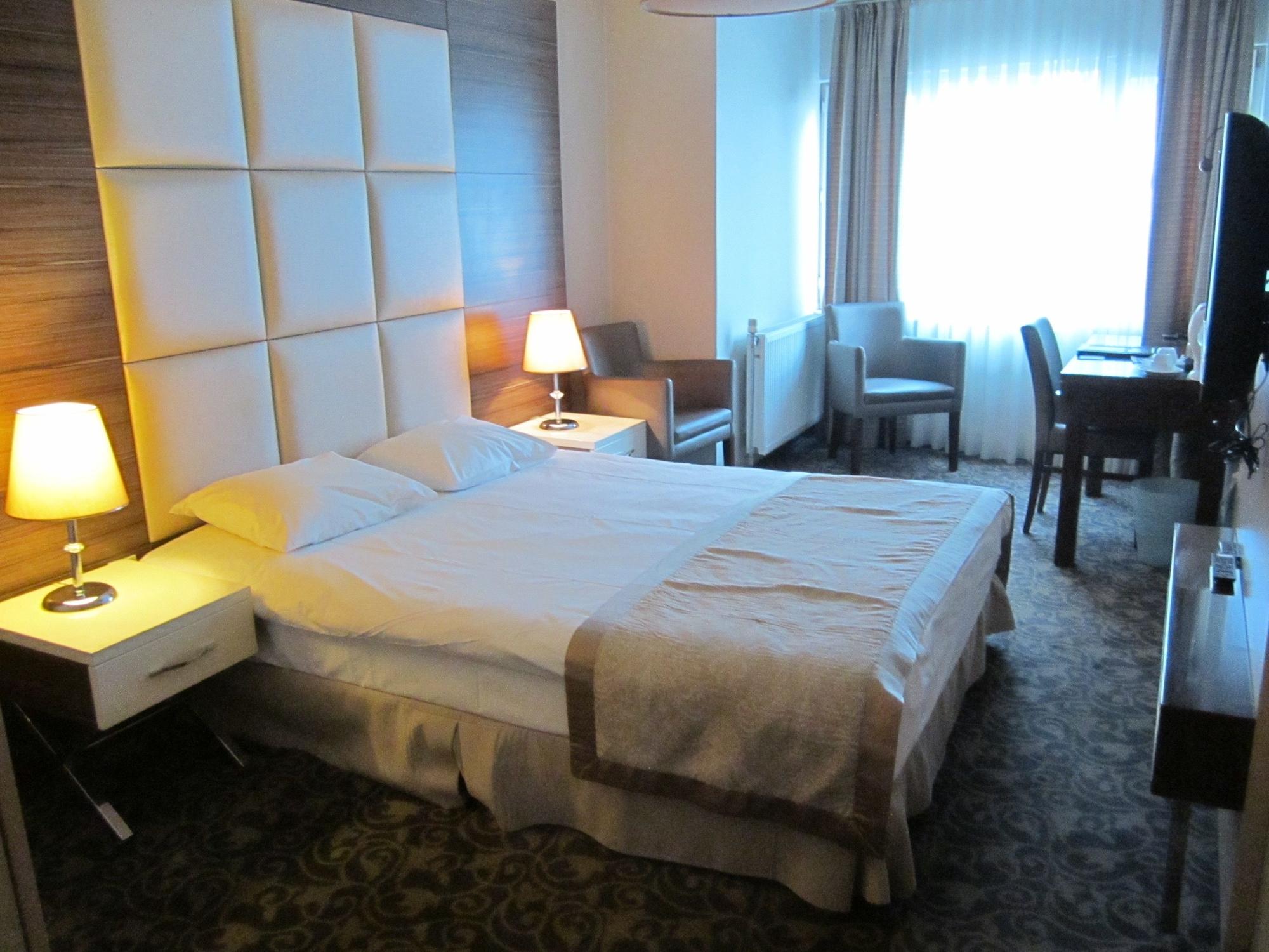 Derpa Hotel Istanbul Exterior photo